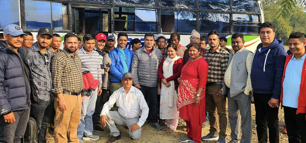 सांसद प्रदीप पौडेल नेतृत्वको टोलीले जाजरकोटको नलगाङमा १०० वटा अस्थायी घर बनाउने