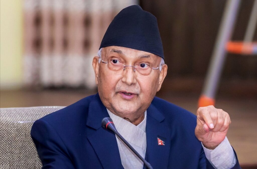 ‘मुर्खहरु प्रेतका पछाडि नलिखुट्टाको हड्डी फुकेर हिँडेका छन्’: अध्यक्ष ओली