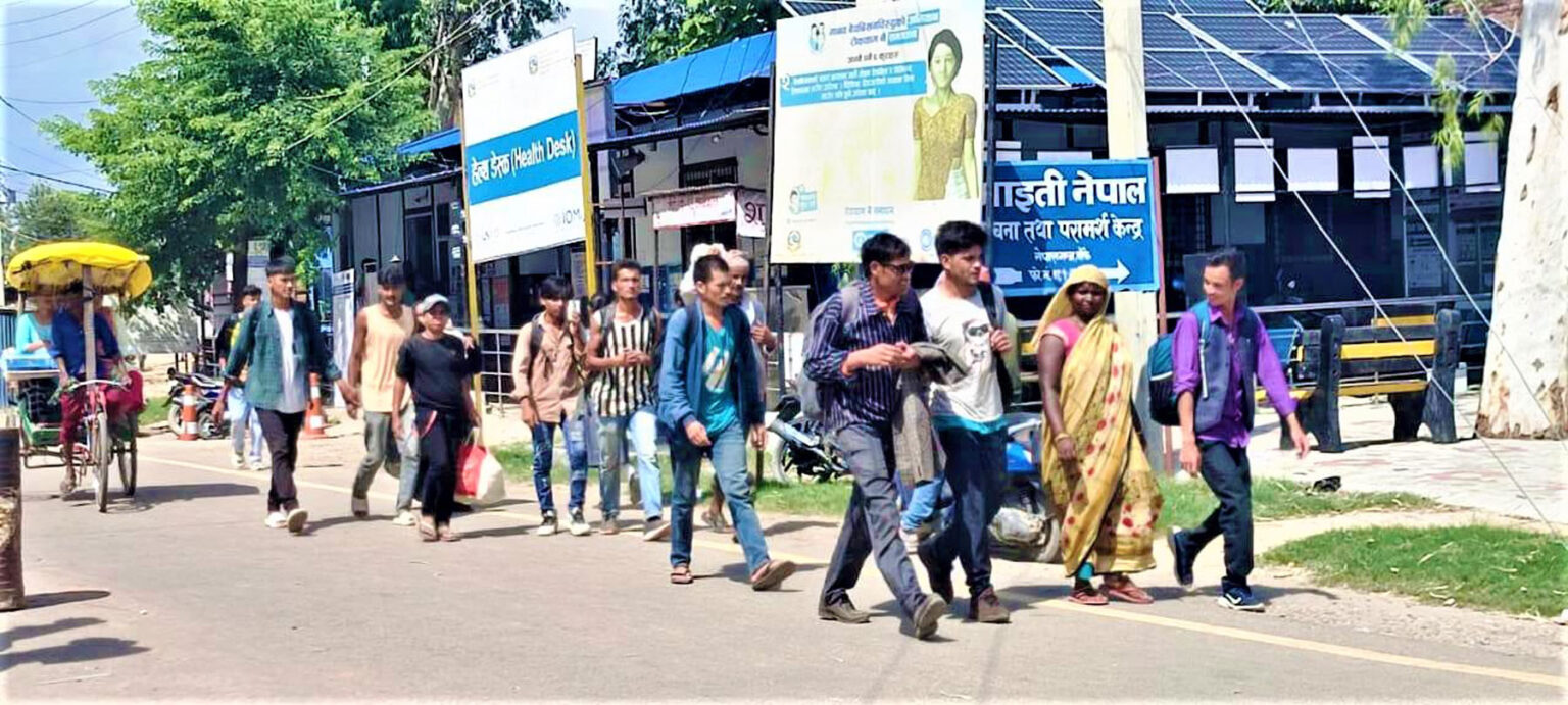 कामको खोजीमा जमुनाह नाकाबाट दैनिक हजारभन्दा धेरै नेपाली भारततिर