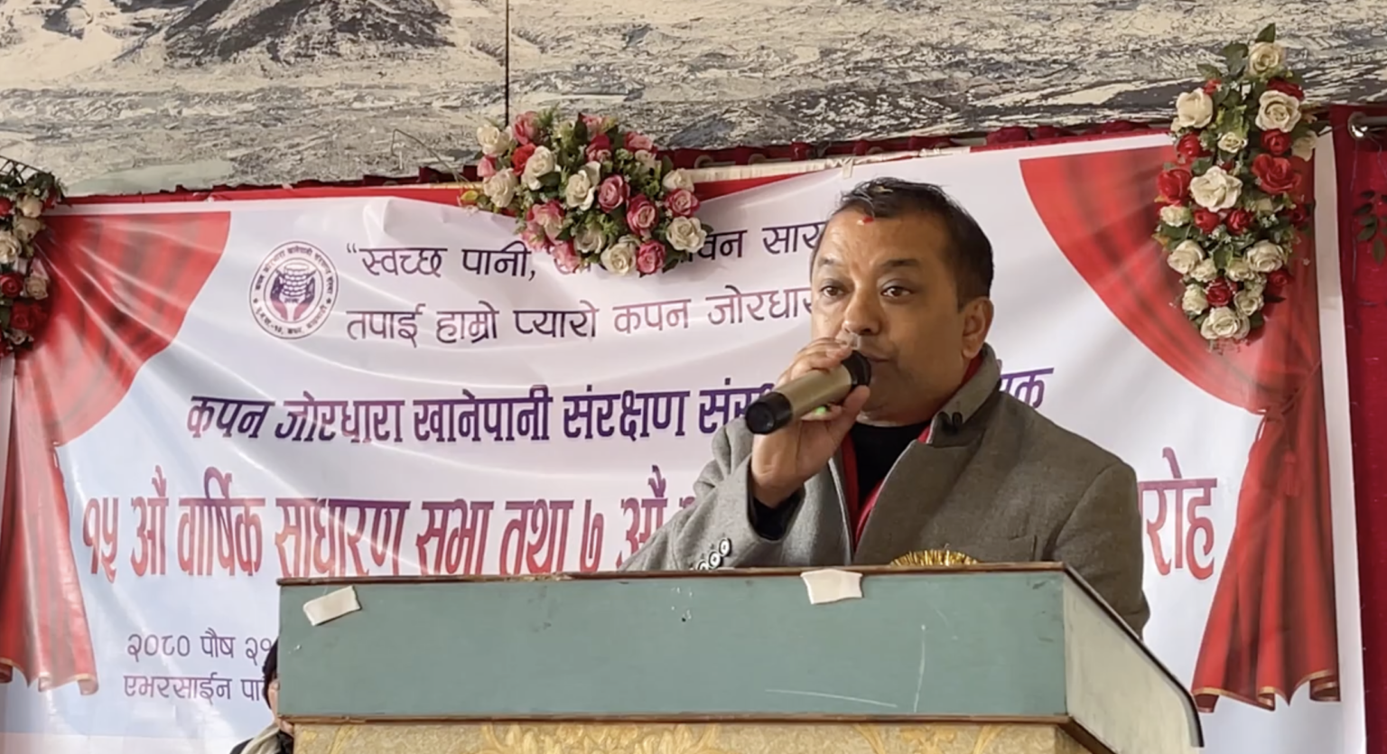 शिवपुरी जंगलको पानी बुढानीलकण्ठवासीकाे घर-घरमा पुर्याउने योजनामा काम गर्दै गगन थापा