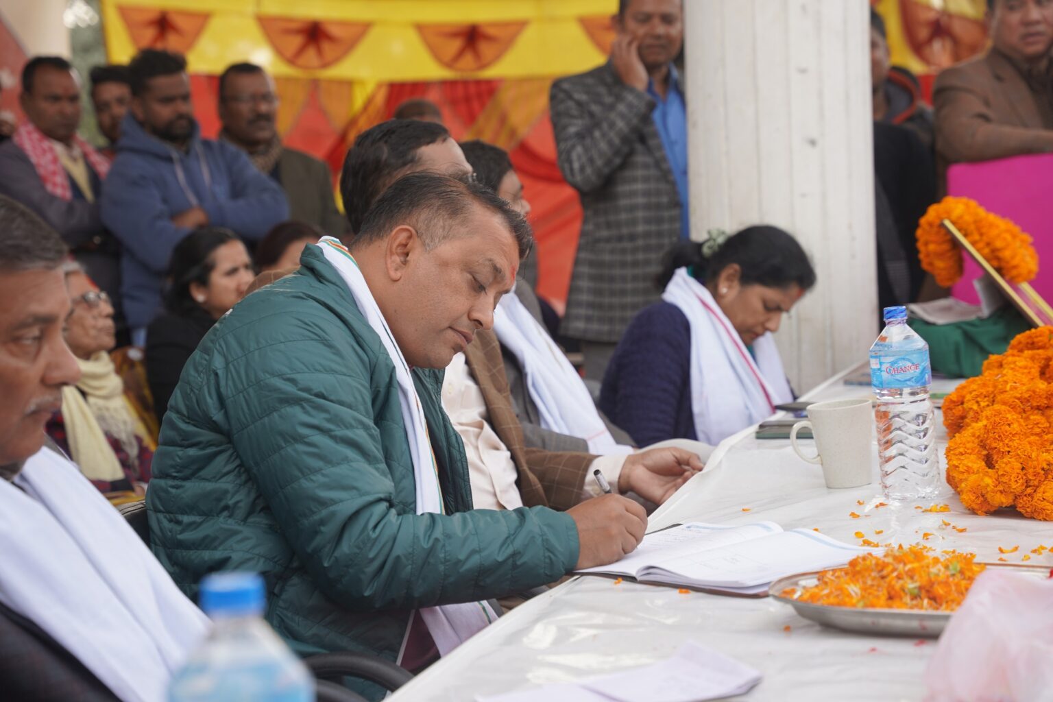 नागरिक संवादका क्रममा ‘गठबन्धन गर्नु’ गलत भएको सुझाव संकलन गर्दै कांग्रेस महामन्त्री थापा