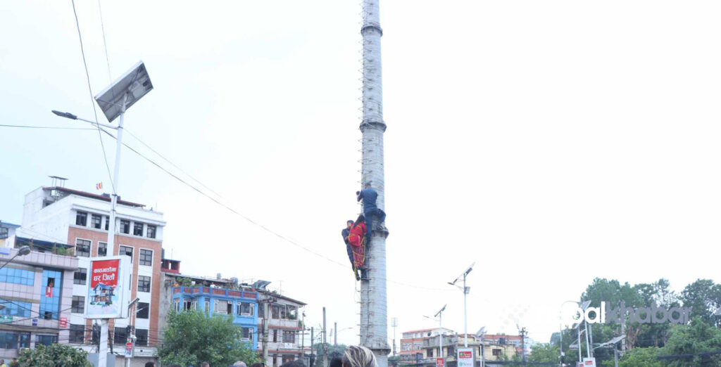 आत्महत्या गर्ने भन्दै माइतीघरको खम्बामा चढ्ने महिला को हुन् ?