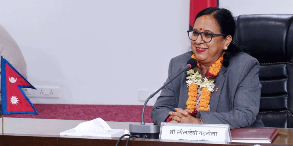 इतिहास रच्दै ३५ दिनका लागि मुख्यसचिव बनिन् गड्तौला