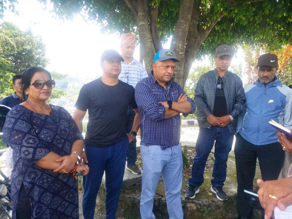 बुनपा ८ र ११ को विपद् प्रभावित क्षेत्रमा प्राविधिक लिएर पुगे गगन थापा