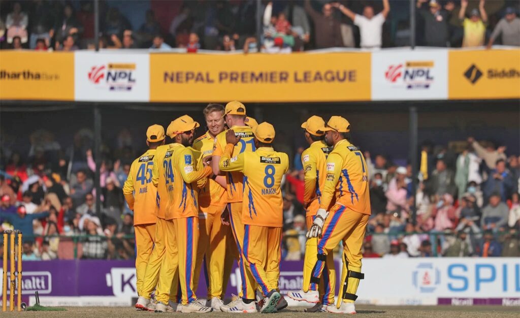 ब्याटिङ गर्दै सुदूरपश्चिम, पावरप्लेमा ४८ रन हान्यो